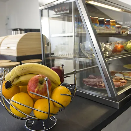 Than ブラチスラヴァ