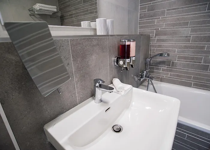 Than Nocľah s raňajkami