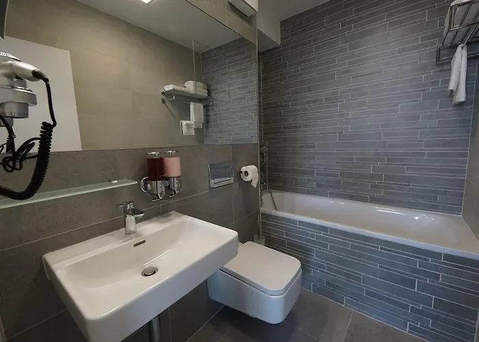 Than Alojamento de Acomodação e Pequeno-almoço 4*