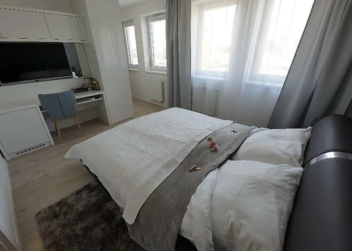 Nocľah s raňajkami Than 4*