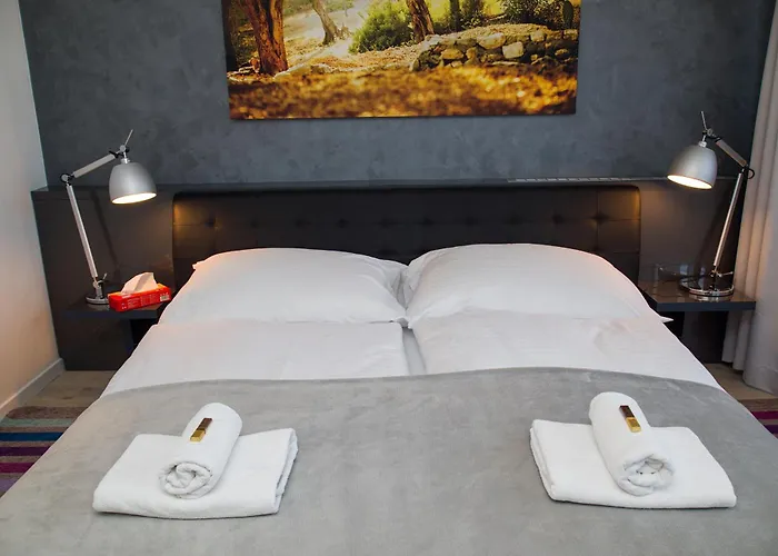 Couette-café Than 4*